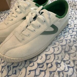 EUC Woman’s Tretorn Sneakers Size 7